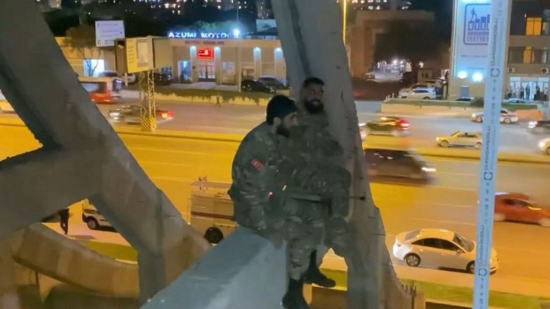 Özlərini qazi kimi tanıdan şəxslər polisə xəsarət yetirməyə cəhd ediblər