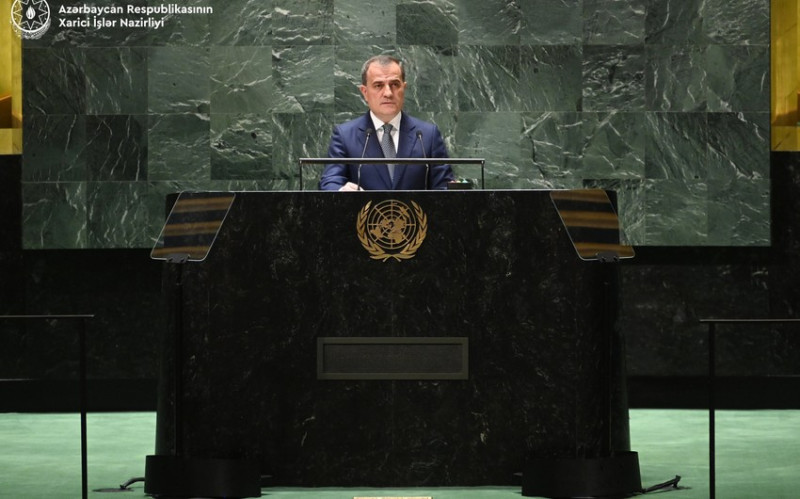 Ağdərədə erməni sakinlər kütləvi şəkildə evləri yandırır