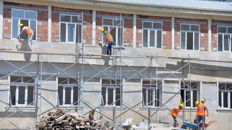 Bakıda təmirdə olan neçə məktəb və bağça var?