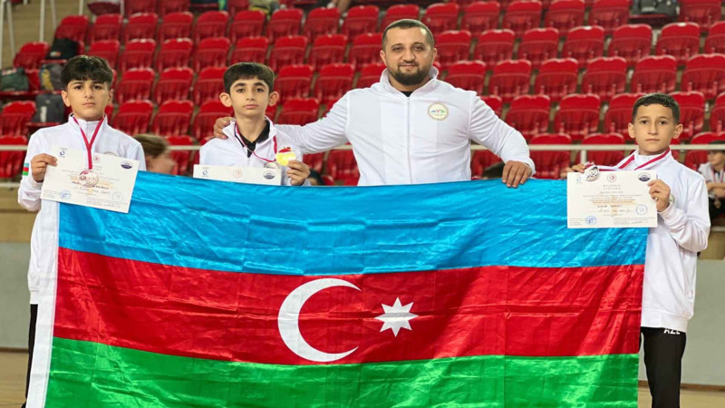 Taekvondoçularımız Batumidən 12 medalla Vətənə dönüblər