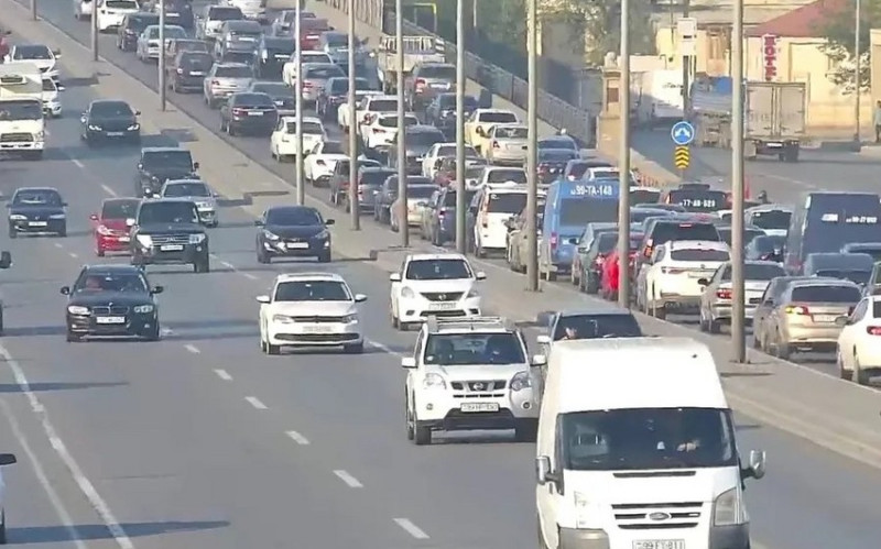 Bakıda tıxac olan yollar - SİYAHI