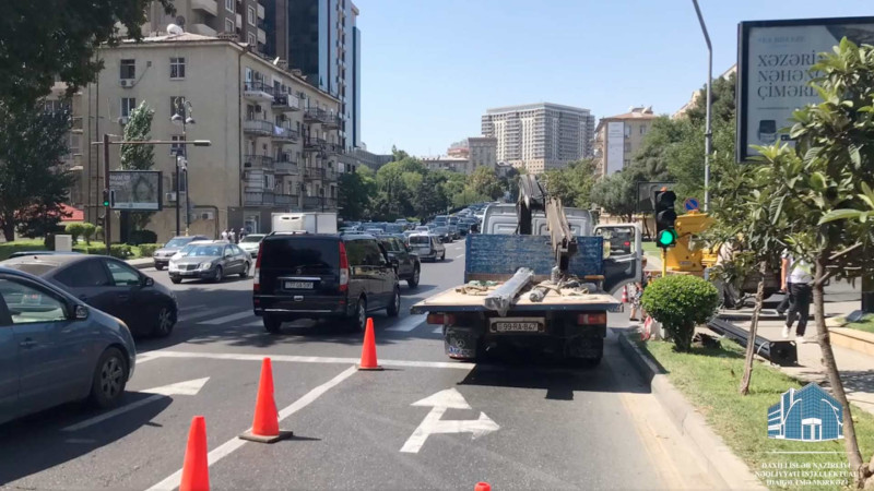 Bakının bəzi küçələrində yeni tipli işıqfor dirəkləri quraşdırılıb