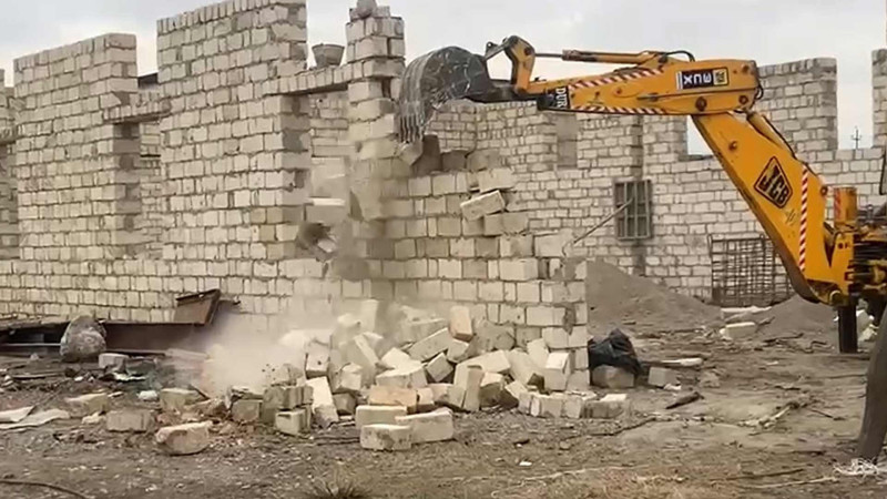 Abşeronda qanunsuz tikililər sökülüb