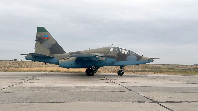 Azərbaycanın hərbi pilotları təlim-məşq uçuşları icra ediblər