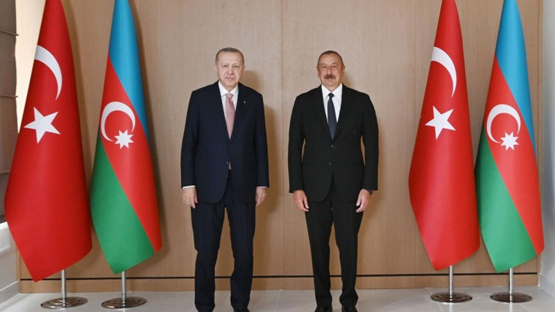 Prezident İlham Əliyev Rəcəb Tayyib Ərdoğanı Naxçıvan Hava Limanında qarşılayıb