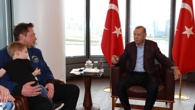 İlon Mask Ərdoğanla görüşə oğlu ilə gəlib