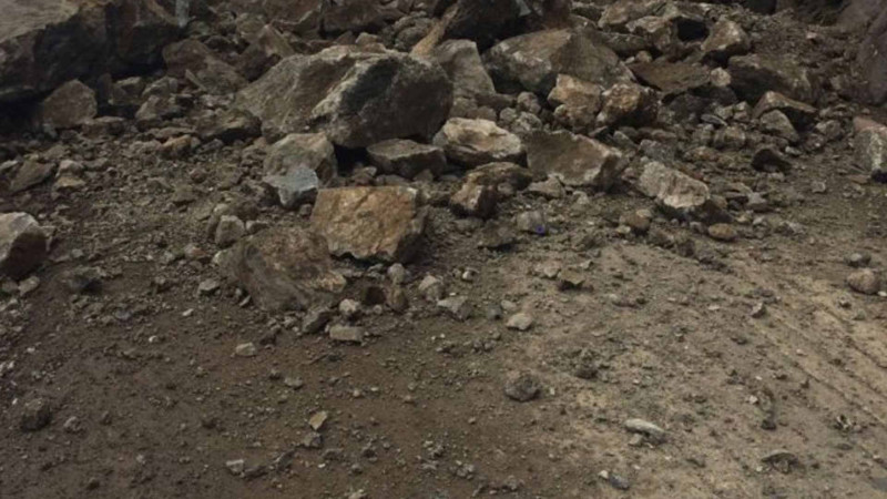 Oğuzda torpaq sürüşməsi olub