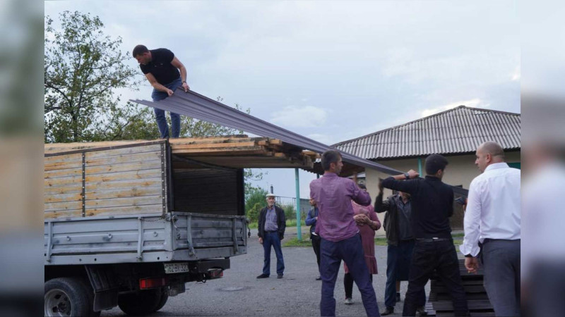 Təbii fəl­akətin ziyan vurduğu Zaqatala sakinlərinə tikinti materialı paylanılıb