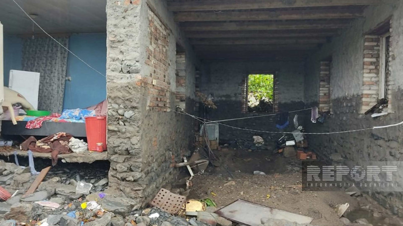 Zaqatalada evin bir hissəsi güclü yağışdan dağılıb
