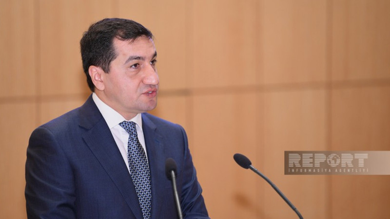 Hikmət Hacıyev: “Azərbaycan İsrail və Türkiyə ilə üçtərəfli əməkdaşlıq formatını təklif edir”