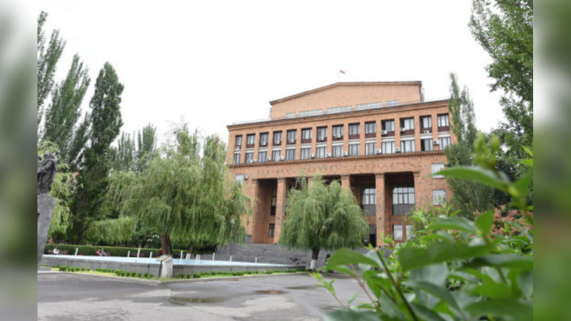 İrəvan Dövlət Universitetinin tələbələri tətil elan ediblər