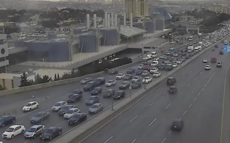 Bakıda tıxac olan yollar - SİYAHI