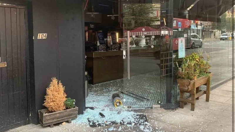 Londonda yəhudi restoranına hücum olunub