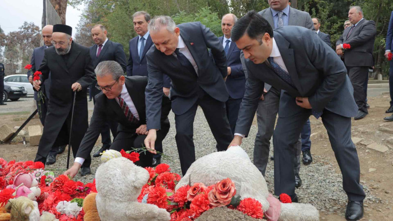 Ermənistanın Gəncəyə raket hücumu zamanı şəhid olanların xatirəsi anılıb - FOTO