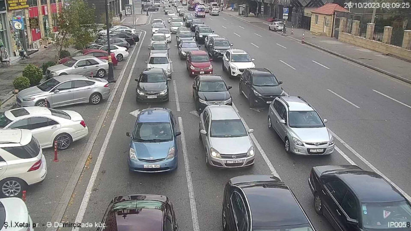 Bakının on altı yolunda tıxac yaranıb - SİYAHI