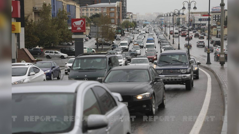 Milli Məclisdə Bakının parklanma və tıxac problemi müzakirə edilib