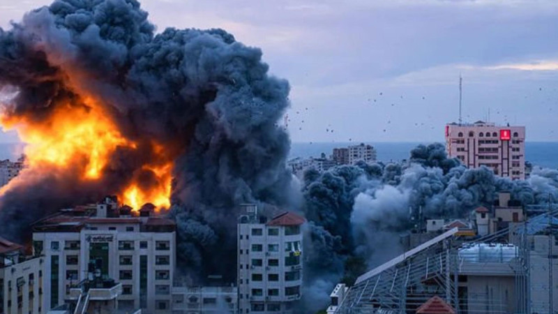 İsrailin zərbələri nəticəsində Qəzzada ölənlərin sayı 2 215-ə çatıb