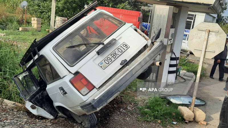 Bərdədə “Mercedes” “VAZ”la toqquşub