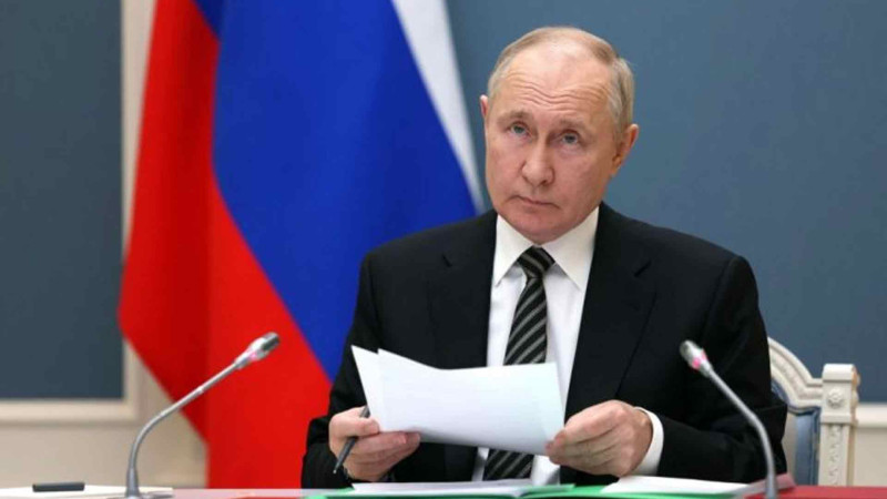 Putin Belarusa rəsmi səfər edib