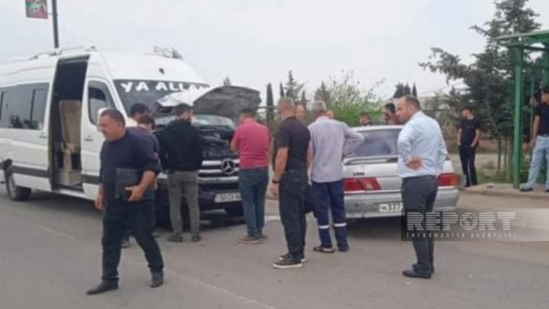 Cəlilabadda mikroavtobus qəzaya uğrayıb