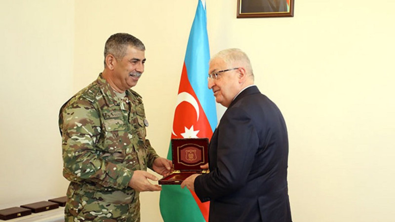 Azərbaycan Türkiyə, Tacikistan, Qazaxıstan və Özbəkistan müdafiə nazirlərini təltif edib