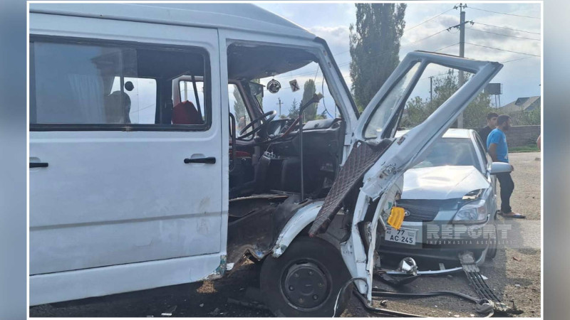 Lənkəranda mikroavtobusla minik avtomobili toqquşub