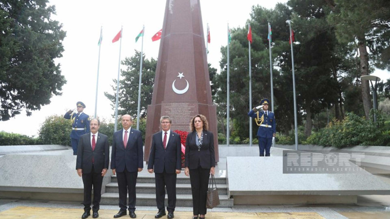 Şimali Kipr Prezidenti Fəxri və Şəhidlər xiyabanlarını ziyarət edib