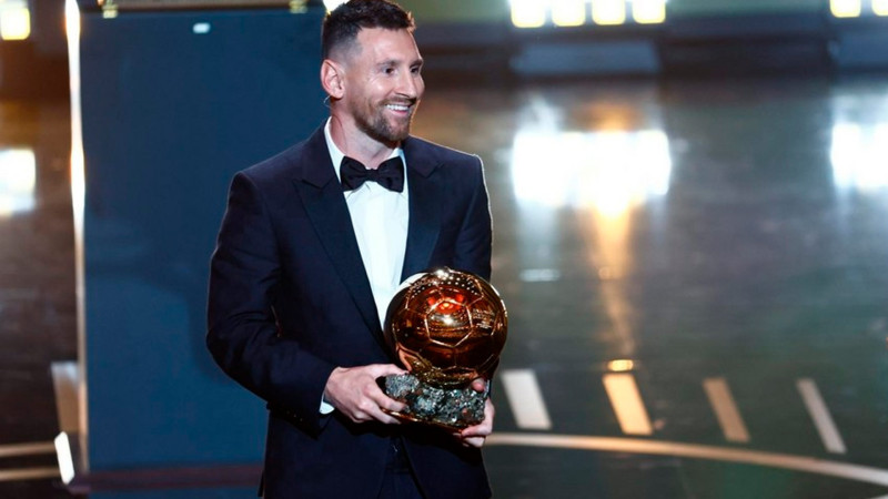 Lionel Messi 8-ci dəfə “Qızıl top”u qazanıb
