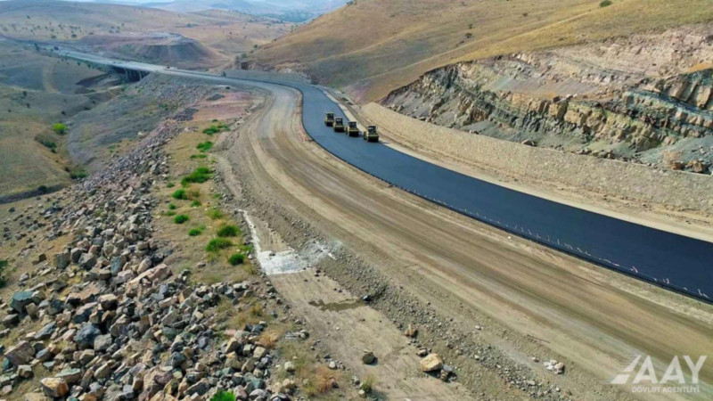 AAYDA: Şükürbəyli - Cəbrayıl - Hadrut avtomobil yolunun tikintisi başa çatdırılır - VİDEO