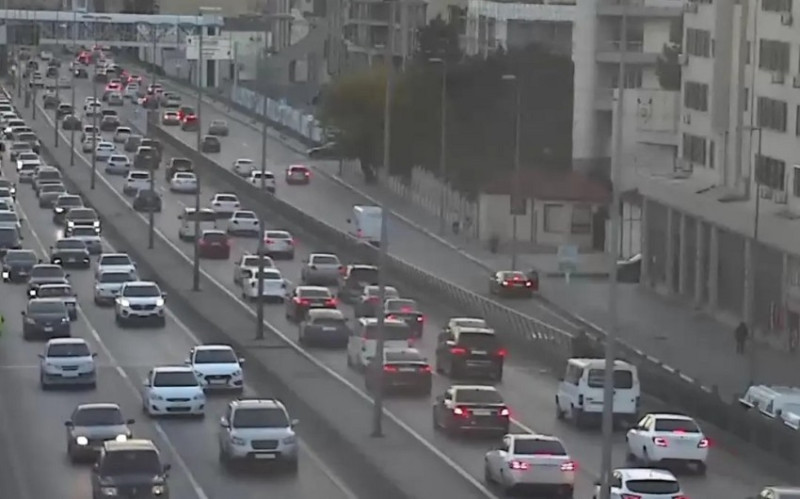 Bakıda tıxac olan yollar - SİYAHI