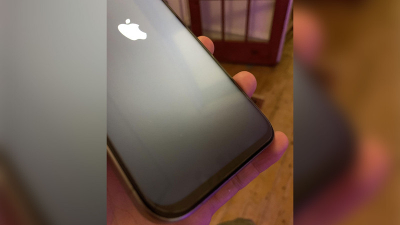 İngiltərədə “Apple”dən İphone sifariş edən şəxsə Android telefon gəlib - FOTO