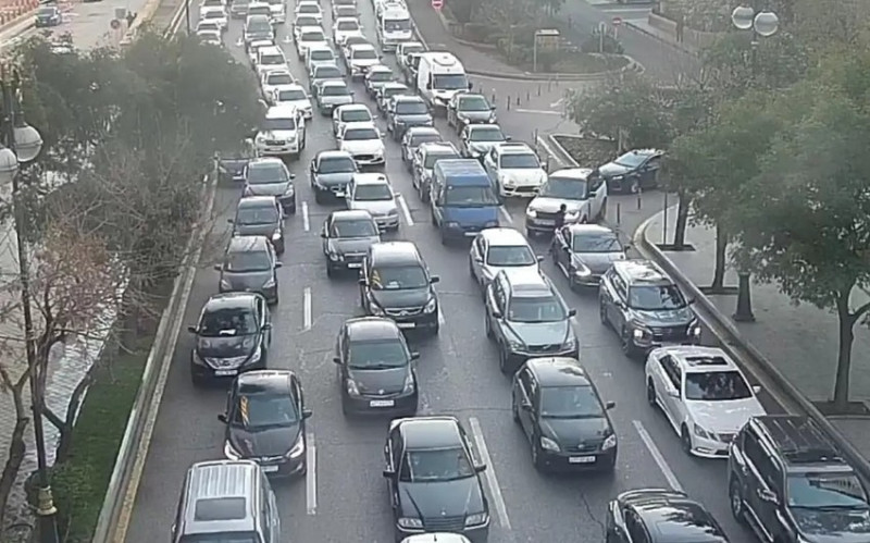 Bakıda tıxac olan yollar - SİYAHI