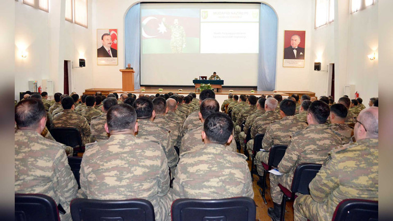 Azərbaycanda hərbçilərin aylıq vəzifə maaşları 20% artırılacaq