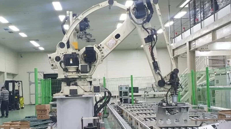 Cənubi Koreyada robot 40 yaşlı fabrik işçisini öldürüb