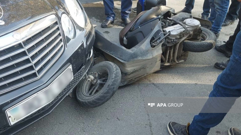 Zəncirvari qəzada motosiklet DYP avtomobilinə çarpılıb