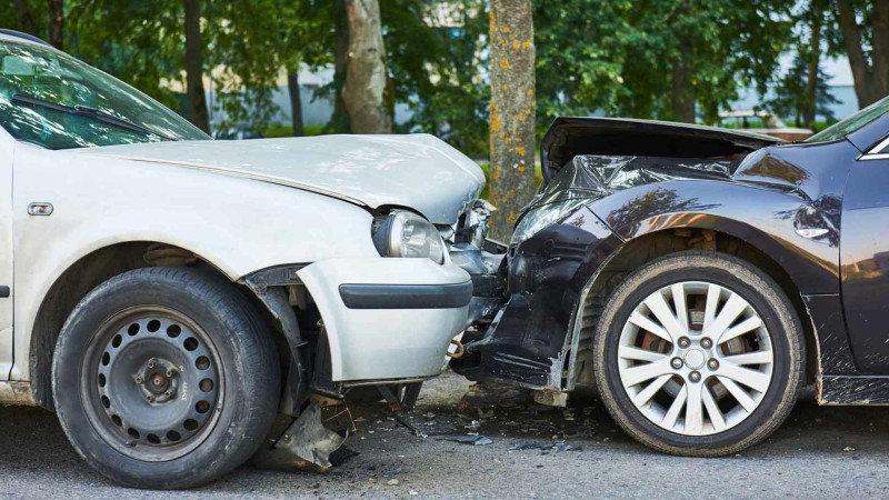Ağsuda “VAZ” “Mercedes”lə toqquşub