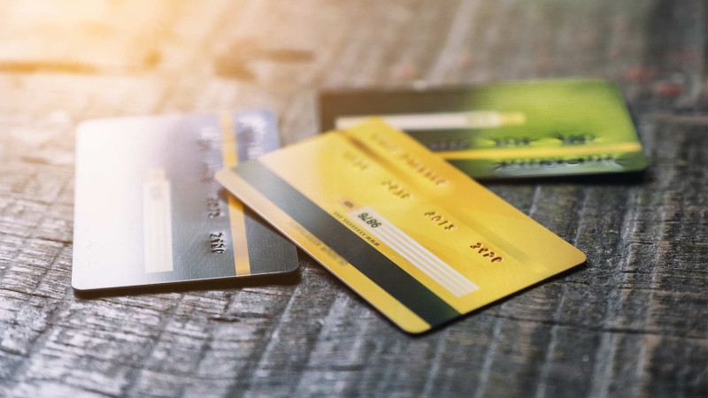 Bir gündə kartlardan 67 min manat oğurlandı