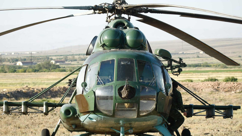 Özbəkistanda helikopter təlim uçuşu zamanı qəzaya uğrayıb