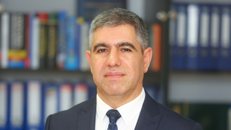 Vüqar Bayramov: “Banklar SMS xidmətini bahalaşdırır, Mərkəzi Bank addım atmalıdır”