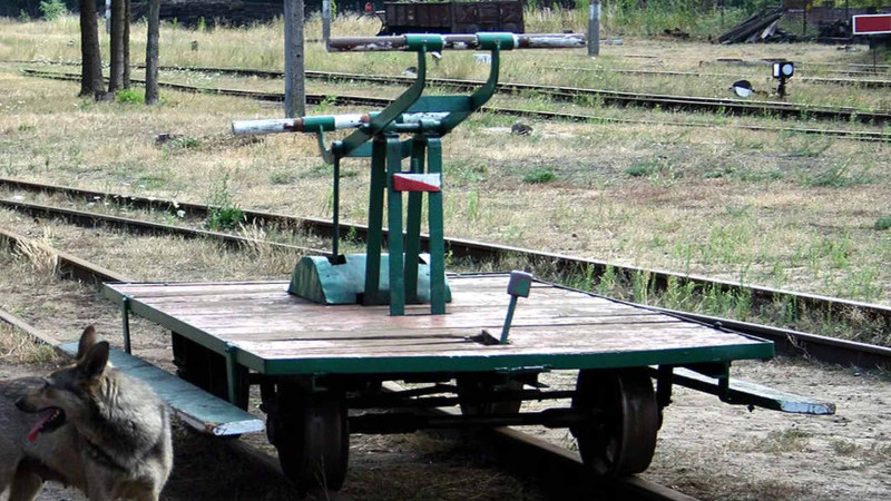 Bakıda dəmir yolunu keçən qadını drezin vuraraq öldürüb