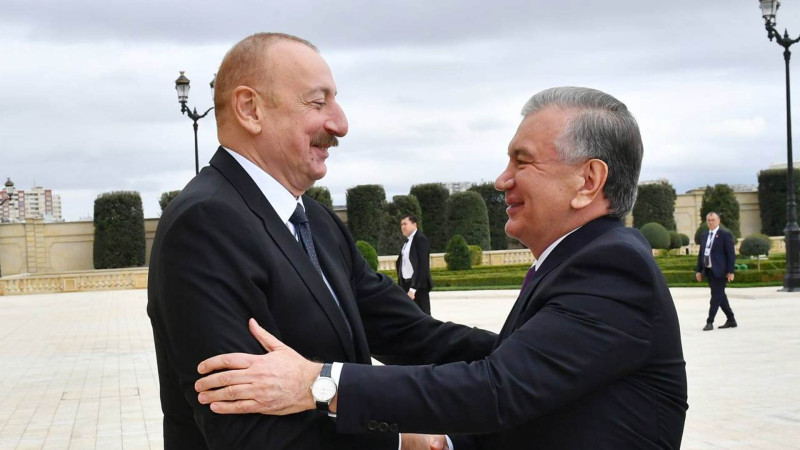 Azərbaycan Prezidenti özbəkistanlı həmkarı ilə görüşüb