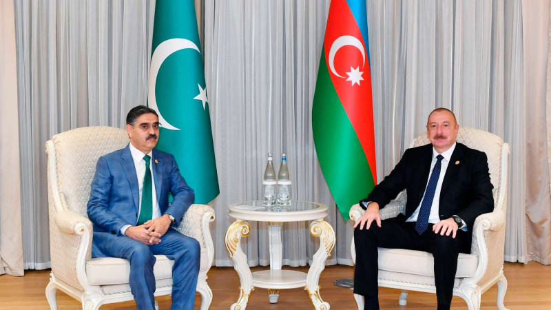 İlham Əliyev Daşkənddə Pakistanın Keçid Hökumətinin Baş naziri ilə görüşüb
