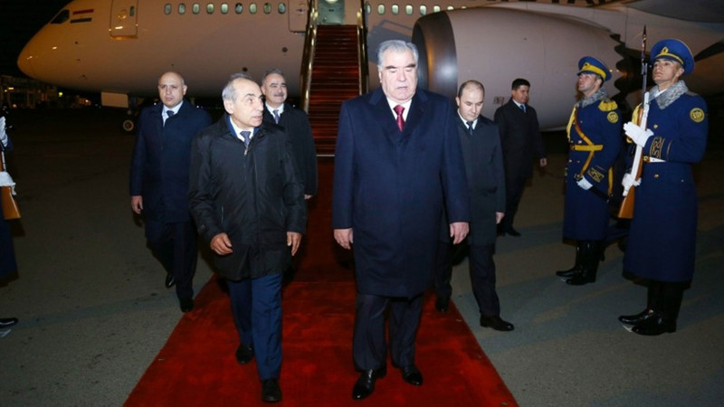 Tacikistan Prezidenti Emoməli Rəhmon Azərbaycana işgüzar səfərə gəlib