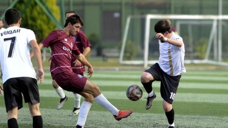 Hakimləri təhqir edən futbolçu cəzalandırılıb