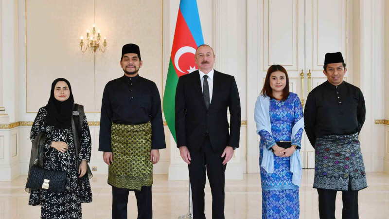 İlham Əliyev Malayziyanın yeni səfirinin etimadnaməsini qəbul edib