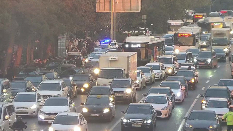 Bakıda tıxac olan yollar - SİYAHI