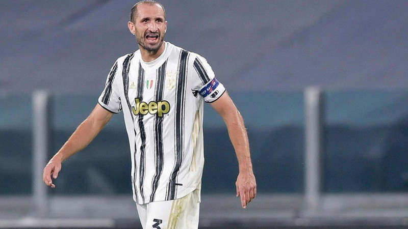 İtaliyalı məşhur futbolçu karyerasını başa vurub