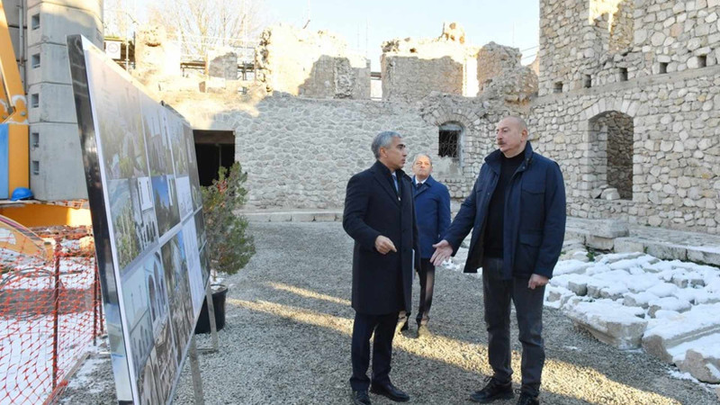 Prezident Şuşada Aşağı Gövhər Ağa məscidində aparılan bərpa işləri ilə tanış olub