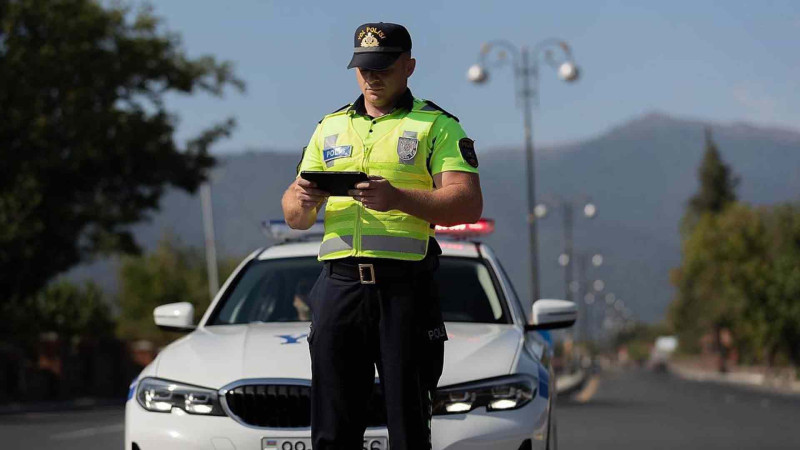 DYP piyadaları qaranlıq vaxtı əlvan və işıqqaytarıcı elementlərlə geyinməyə çağırıb