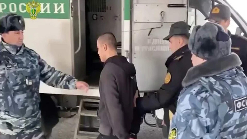 Rusiyaya ekstradisiya edilən azərbaycanlı bloger Sankt-Peterburqa aparılıb